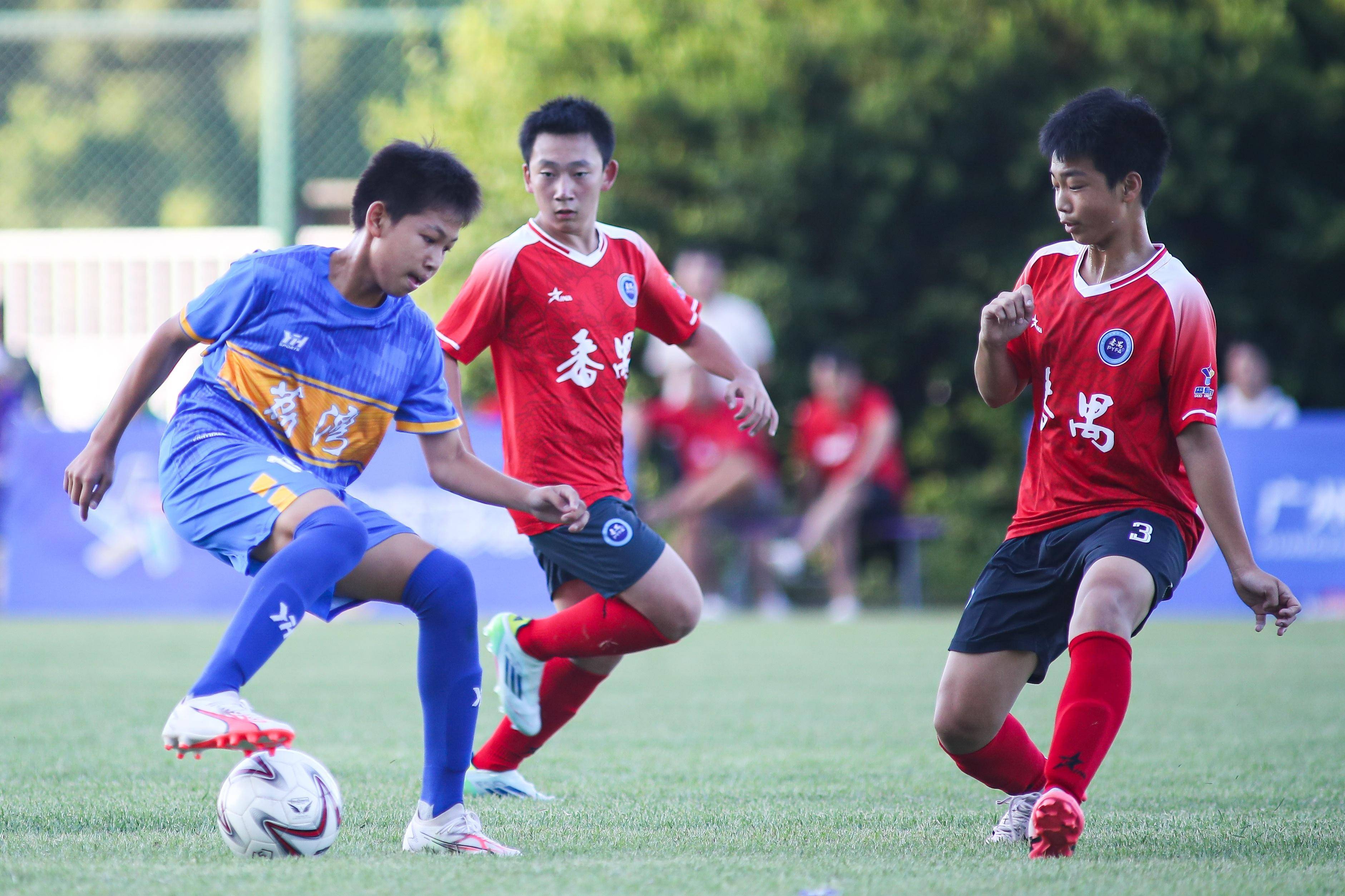 星空体育官网下载入口-青少年足球技术培训大赛火热报名中